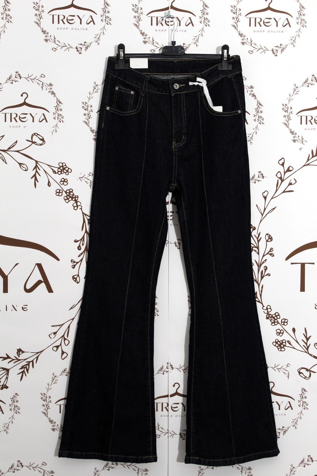 Jeans in denim scuro con cuciture a vista