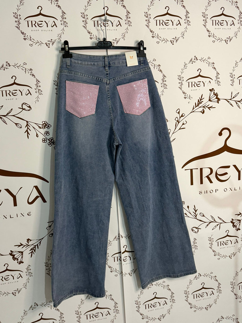 JEANS A GAMBA LARGA CON TASCA STRASS